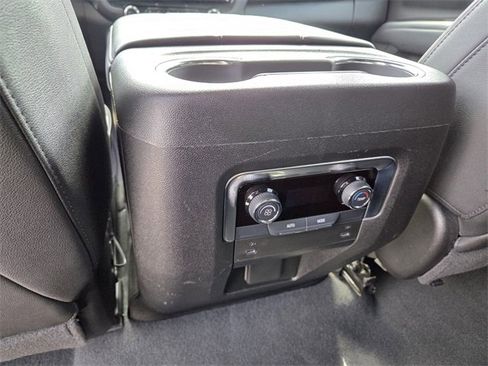 Certified 2025 Chevrolet Suburban Z71 image 18