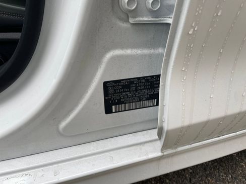 Used 2025 Genesis G70 2.5T image 29