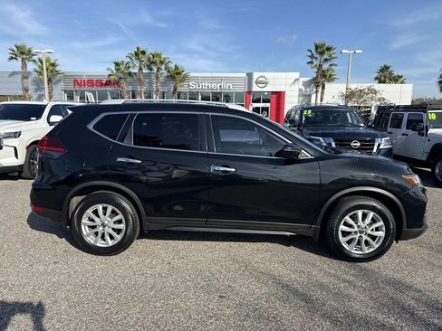 Certified 2019 Nissan Rogue SV image 2