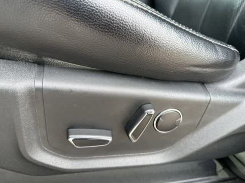 Used 2018 Ford F150 Lariat w/ Equipment Group 502A Luxury image 8