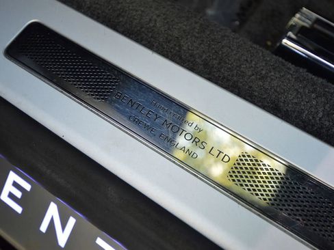 Used 2022 Bentley Flying Spur V8 image 27