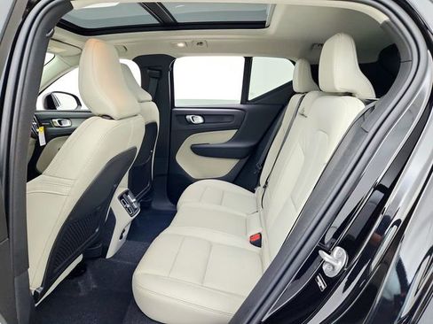 New 2026 Volvo XC40 B5 Ultra w/ Climate Package image 24