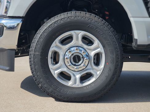 New 2026 Ford F250 XLT w/ XLT Premium Package AWD/4WD image 11