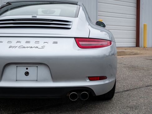 Used 2015 Porsche 911 Carrera S image 16