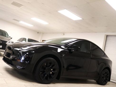 Used 2023 Tesla Model Y Long Range AWD/4WD image 10