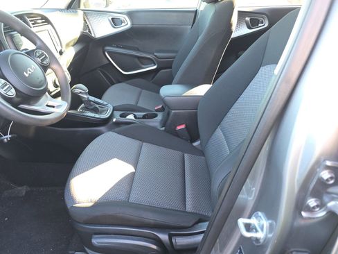 Used 2023 Kia Soul LX w/ LX Technology Package image 10