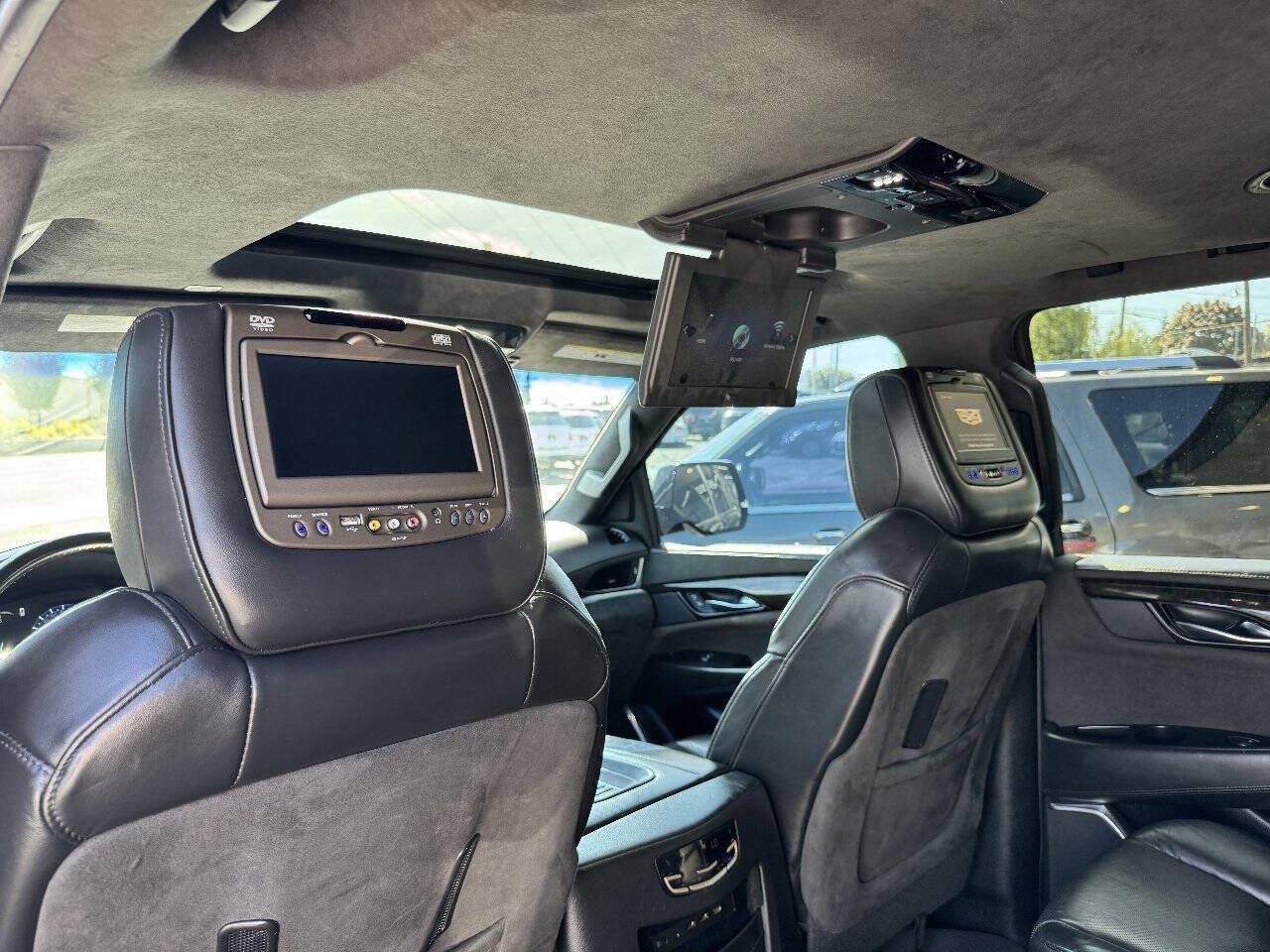 Used 2019 Cadillac Escalade Platinum RWD image 30
