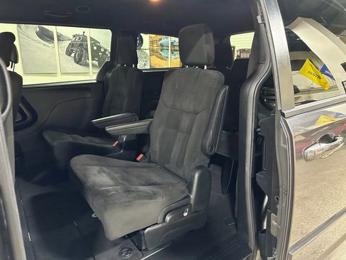 Used 2017 Dodge Grand Caravan SE image 20