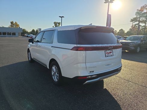 Used 2024 Kia Carnival LX image 6