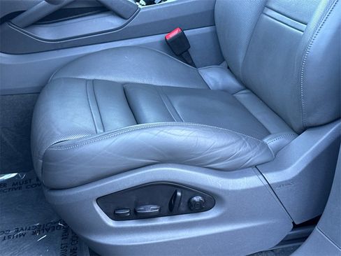 Used 2023 Porsche Cayenne Platinum Edition image 14