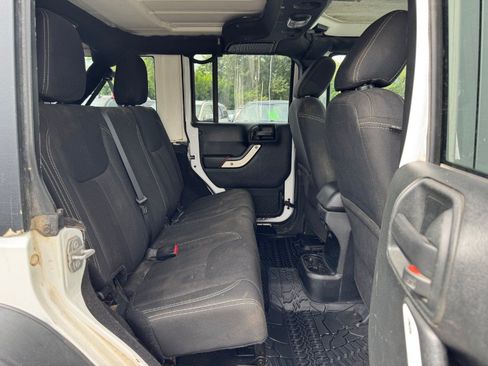 Used 2018 Jeep Wrangler Unlimited Sahara AWD/4WD image 18