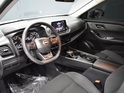 Certified 2025 Nissan Rogue S image 4