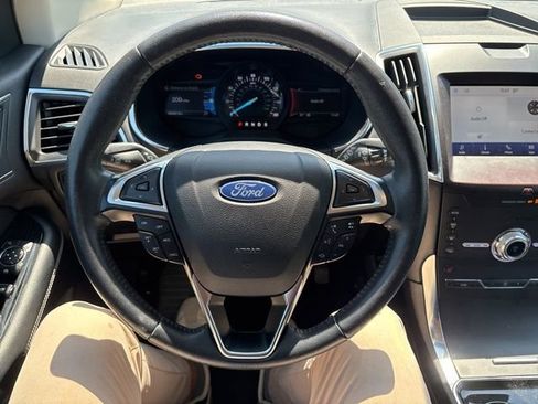 Used 2020 Ford Edge Titanium image 9