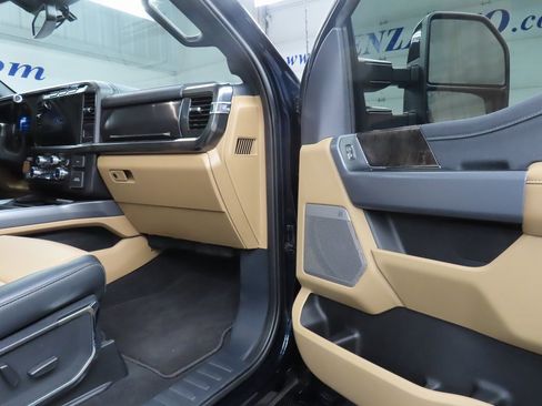 Used 2024 Ford F250 Lariat w/ Black Appearance Package image 32