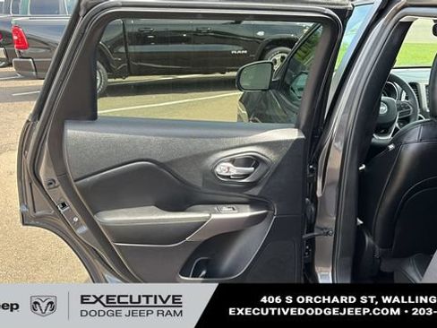 Used 2022 Jeep Cherokee Latitude Lux w/ Sun & Sound Group AWD/4WD image 22