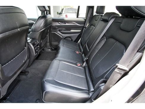 Used 2023 Jeep Grand Cherokee Overland AWD/4WD image 7