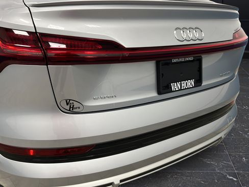 Used 2022 Audi e-tron Prestige w/ Prestige Package AWD/4WD image 40