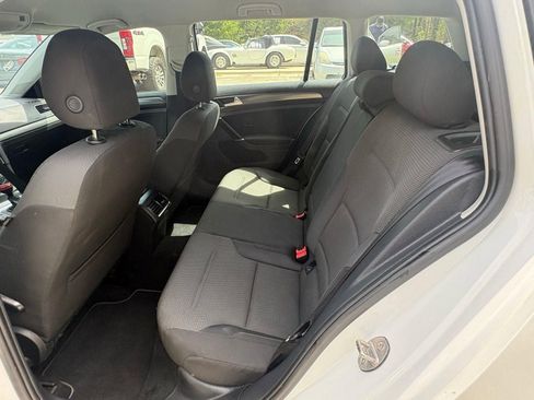 Used 2019 Volkswagen Golf S image 22