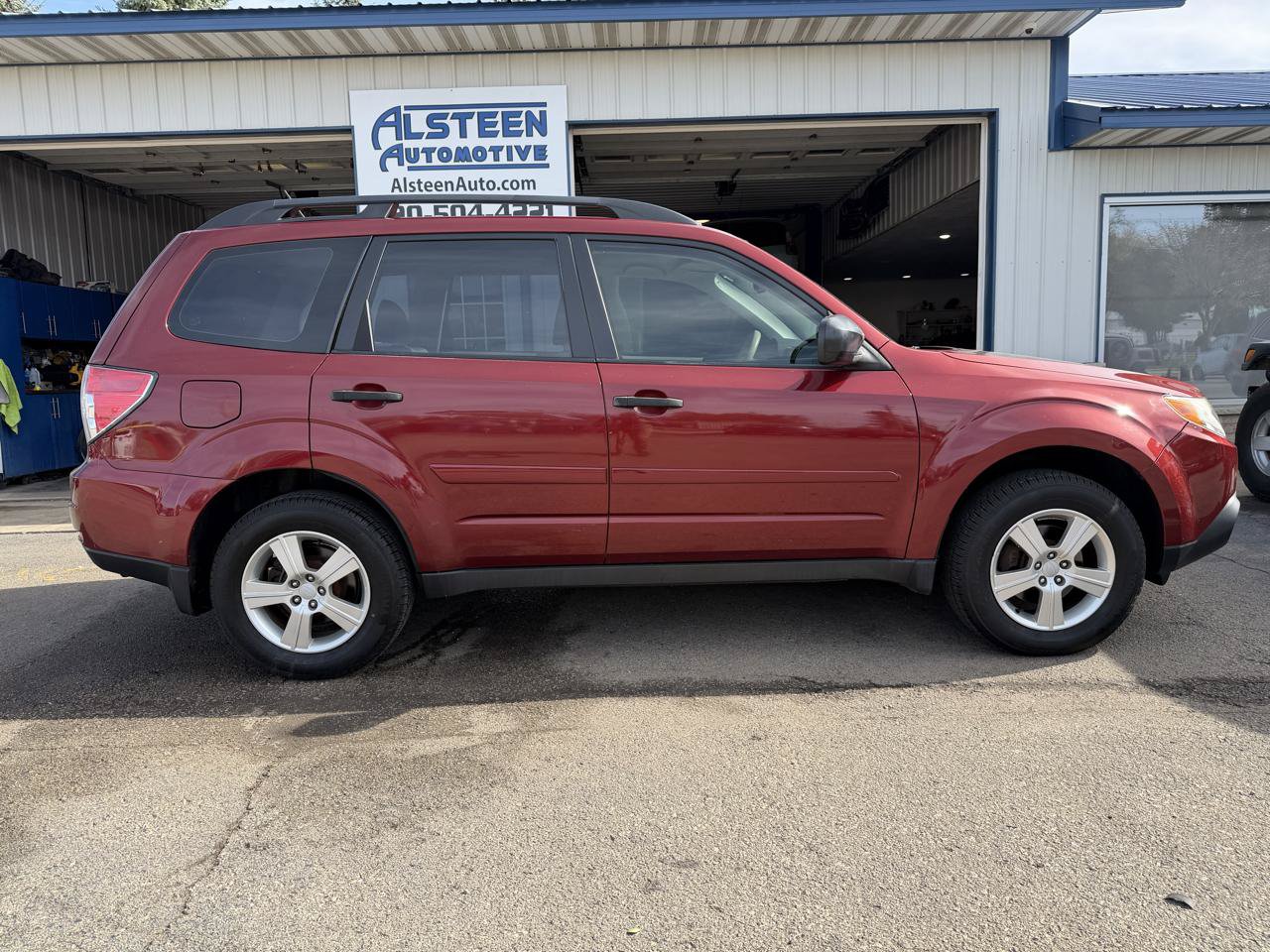 Used 2013 Subaru Forester 2.5X w/ Popular Pkg 3 AWD/4WD image 2