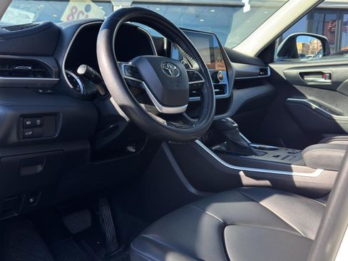 Used 2023 Toyota Highlander XLE image 15