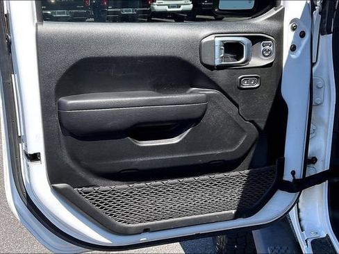 Used 2023 Jeep Gladiator Sport AWD/4WD image 17