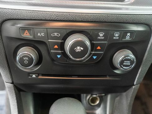 Used 2014 Dodge Charger SE RWD image 19