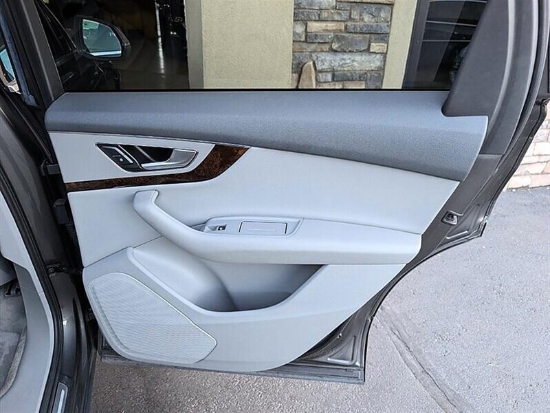 Used 2019 Audi Q7 2.0T Premium w/ Convenience Package AWD/4WD image 29