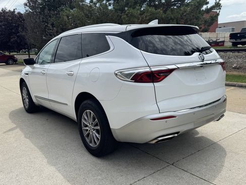 Used 2023 Buick Enclave Essence FWD image 4