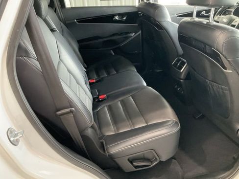 Used 2019 Kia Sorento SX image 26