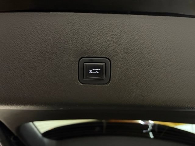Used 2022 Chevrolet Traverse RS AWD/4WD image 11