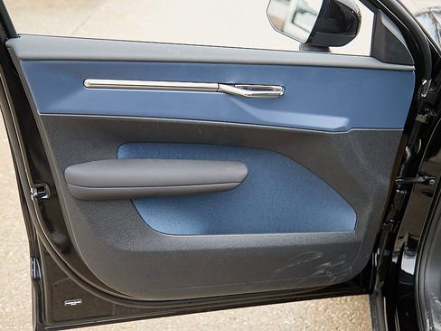 New 2026 Volvo EX30 Plus w/ Protection Package image 7