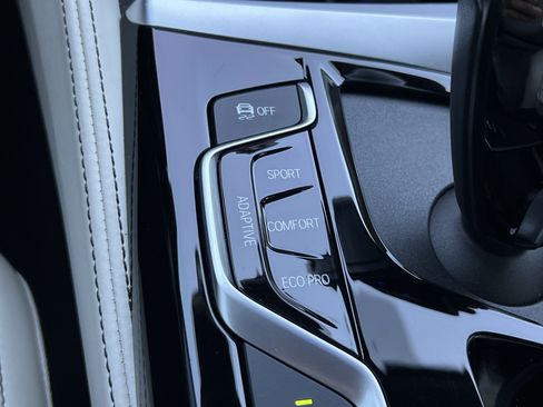 Used 2020 BMW M550i xDrive w/ Dynamic Handling Package image 26