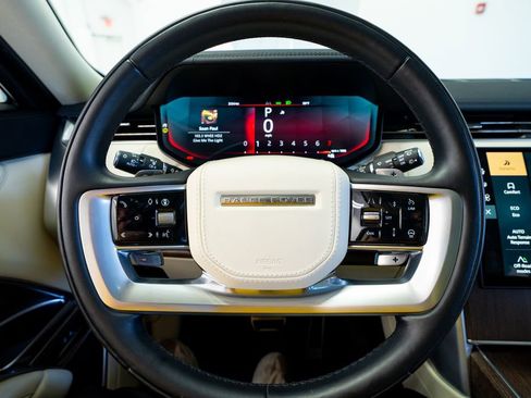 Used 2024 Land Rover Range Rover Long Wheelbase SE image 36