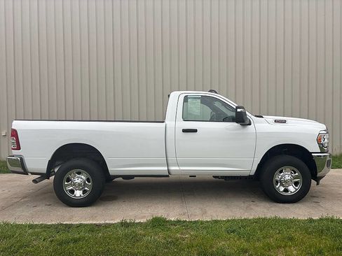 Used 2024 RAM 2500 Tradesman w/ Chrome Appearance Group AWD/4WD image 11