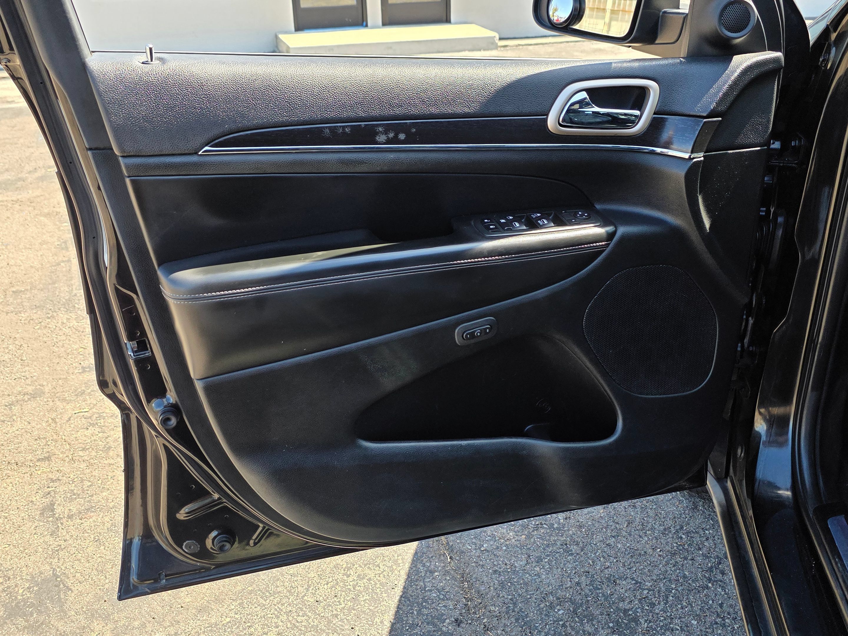 Used 2014 Jeep Grand Cherokee Limited w/ Luxury Group II RWD image 24