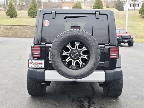 Used 2015 Jeep Wrangler Unlimited Sahara image 4