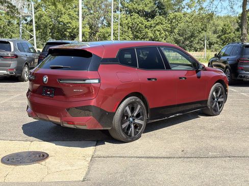 Used 2024 BMW iX xDrive50 w/ Sport Package AWD/4WD image 5