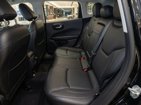 Used 2018 Jeep Compass Limited w/ Navigation Group AWD/4WD image 7
