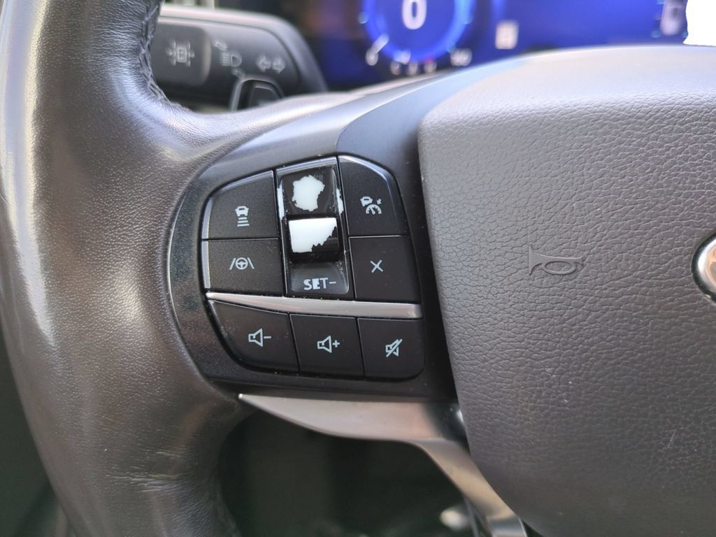 Used 2020 Ford Explorer Platinum w/ Premium Technology Package AWD/4WD image 29