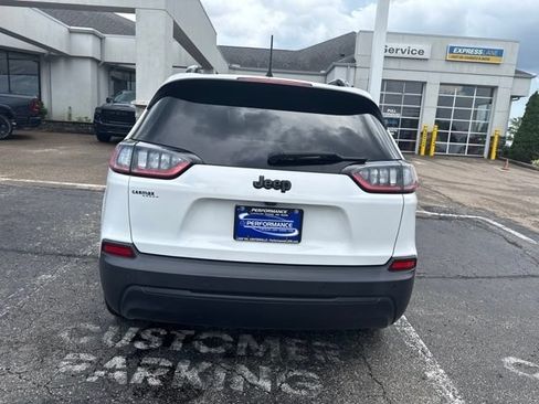 Used 2019 Jeep Cherokee Latitude Plus FWD image 6