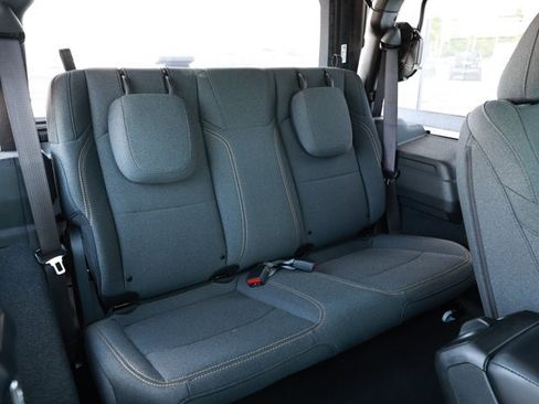 Certified 2025 Jeep Wrangler Sport AWD/4WD image 27