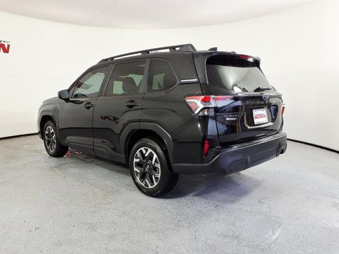 Used 2026 Subaru Forester Premium AWD/4WD image 4