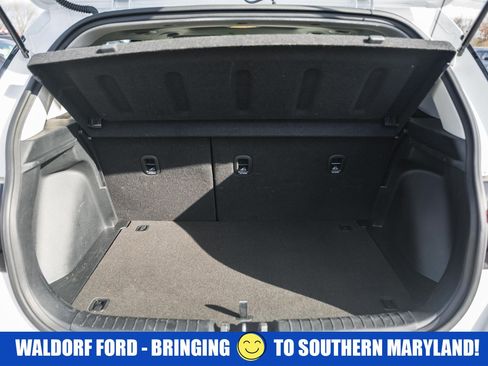 Used 2024 Hyundai Venue SEL image 9