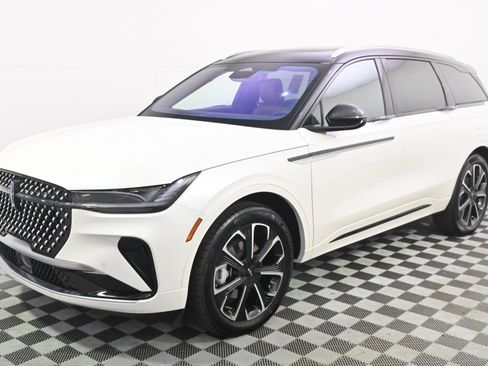 New 2026 Lincoln Nautilus Reserve image 2