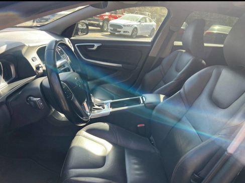 Used 2016 Volvo V60 T5 Cross Country image 17