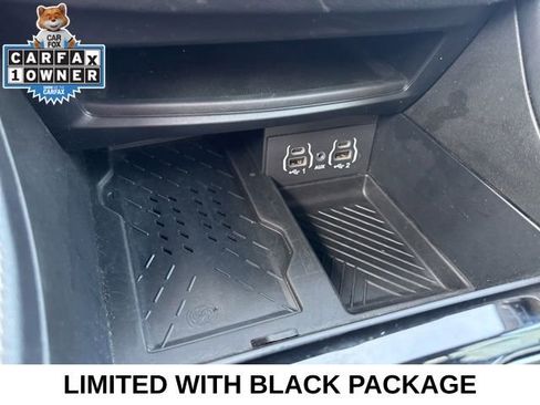 Used 2025 Chrysler Pacifica Limited image 11