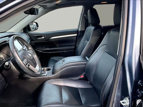 Used 2019 Toyota Highlander XLE image 15