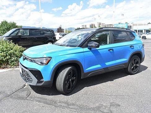 New 2025 Volkswagen Taos SE image 2