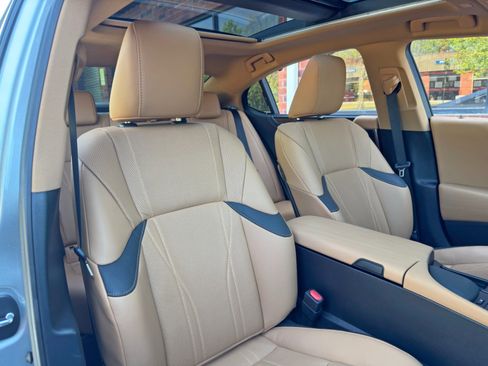 Used 2022 Lexus ES 350 Ultra Luxury w/ Accessory Package 2 image 43