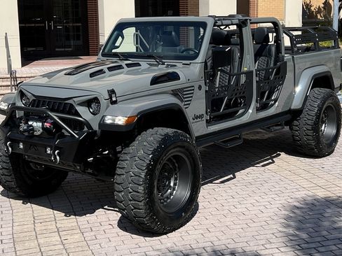 Used 2022 Jeep Gladiator Sport AWD/4WD image 3